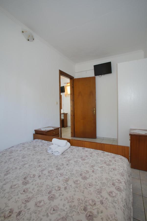 Golden View Studios Apartment