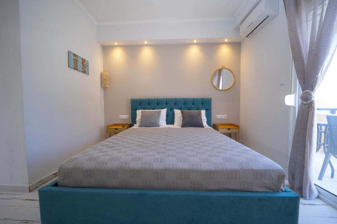 Golden View Studios Apartment