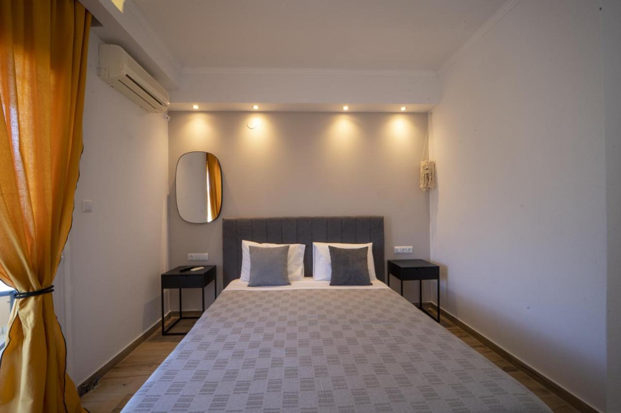Golden View Studios Apartment