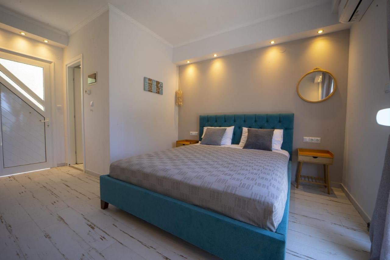 Golden View Studios Apartment