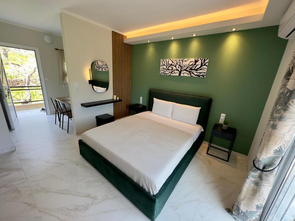 Golden View Studios Apartment