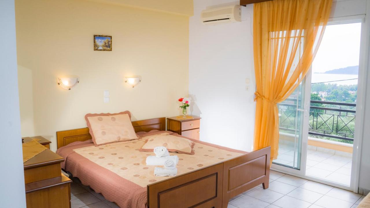Golden View Studios Apartment