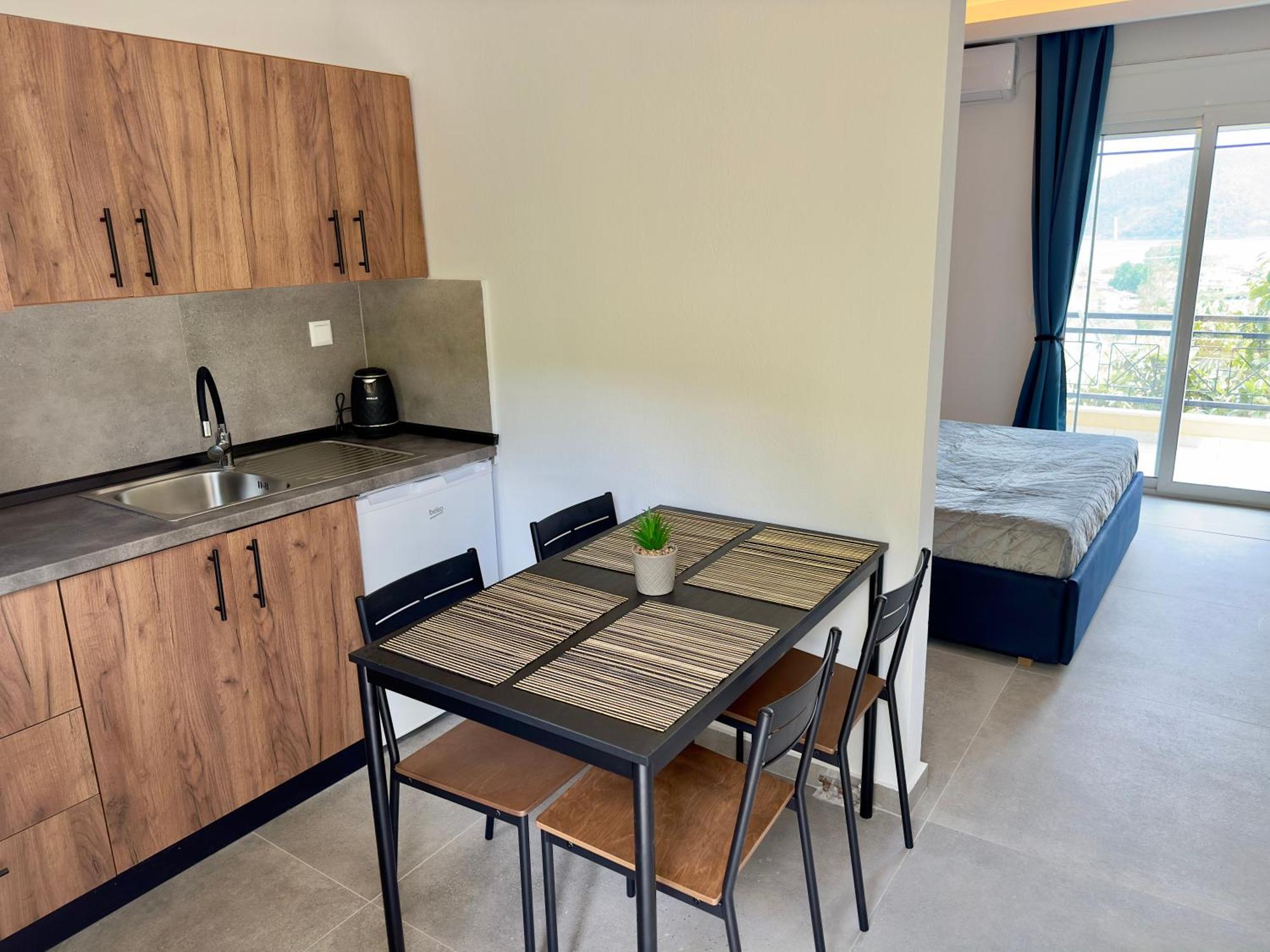 Golden View Studios Apartment