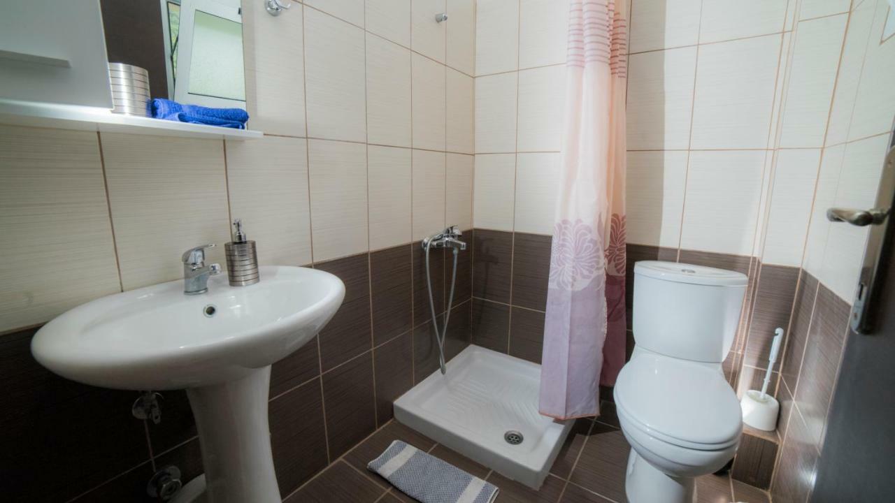 Golden View Studios Apartment